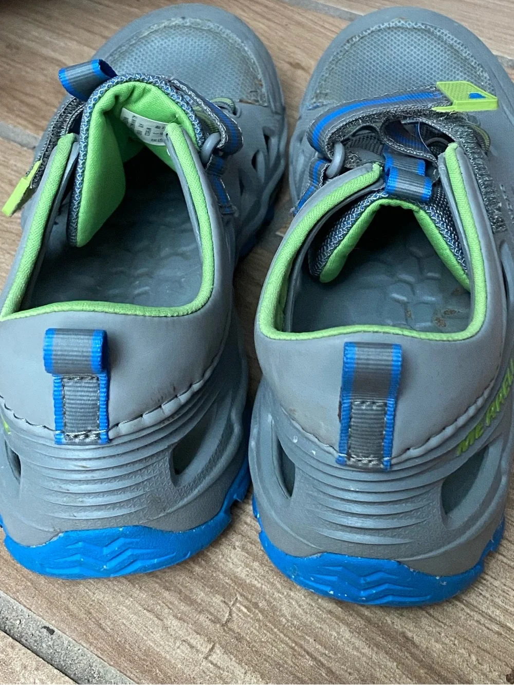 Merrell Hydro boys’ 2.0 quick drying grip sole green and gray sandals size 4M